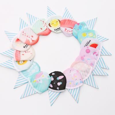 China Cute Small Japan Silk Mini Fan Souvenir Gift Summer Round Randoom Folding Fan for sale