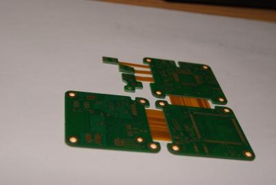 China Tabela de PCB rígido flexível Fr4 com tratamento de enig de roteamento de corte em V à venda