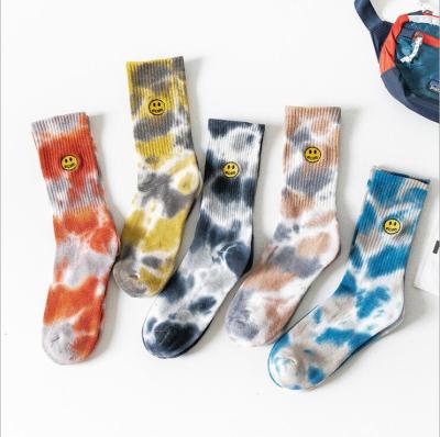 China QUICK DRY Unisex Colorful Tie Dye Socks Men Winter Cotton Sports Socks Women Fashion Socks for sale