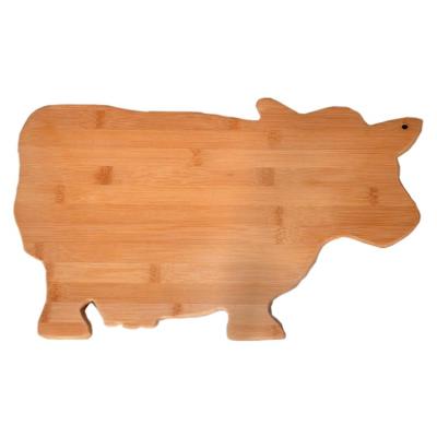 China Sustainable Natural Bamboo Wooden Cute Cow Shaped Cutting Serving Board for sale