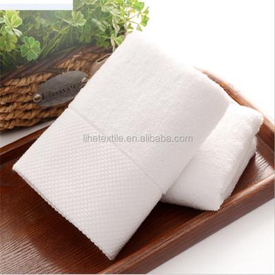 China Compressed Luxury Customized Hotel Bath Towel , Pure White Towel With Platinum Border for sale