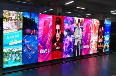 Cina Schermo dell'interno Digital dello specchio dell'esposizione di LED del manifesto che annuncia il pannello mobile del contrassegno per il centro commerciale in vendita