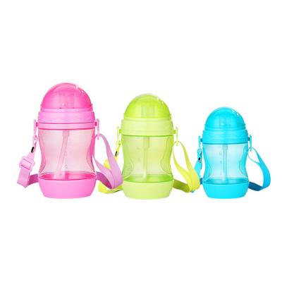 Cina Plastic Stocked Baby Water Bottle Kids Drinking Water Bottle With Lanyard Water Cup in vendita