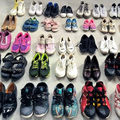 China Fashion trend women used shoes factory second-hand shoes used woman man and children shoes mixed ball for sale