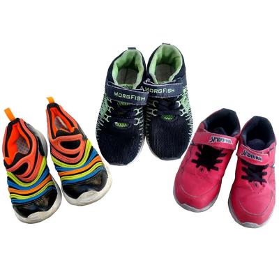 China Cushioning Shoes Used For Young Boys Bulk Sale Tennis Shoes Used Breathable Sports Running Lightweight Second Hand Walking Shoes for sale