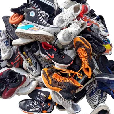 China Cheap price men used vulcanized by new arrival sport running shoes trend of used fashion shoes sneakers in balls for sale