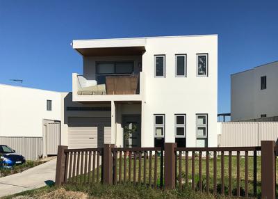 Chine Portes de sécurité métalliques en verre standard australien Maison préfabriquée en acier Villas avec structure en acier léger à vendre