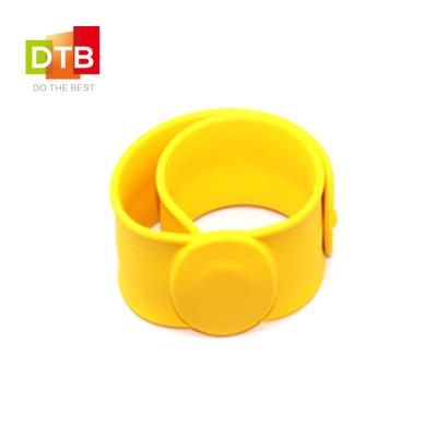 China Waterproof / Waterproof DTB Engraved Custom RFID Mifare Desfire NFC Silicone RFID Wristband for sale