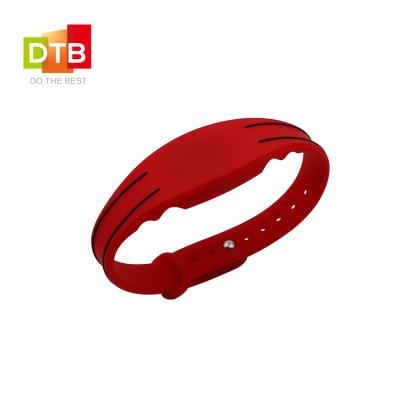 China Waterproof / DTB mifare 1k rfid wristband free sample waterproof silicone wristband for sale