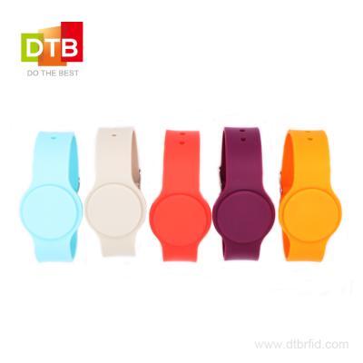 China Waterproof/DTB waterproof bulk silicone wristbands cheap nfc rfid silicone wristband rfid silicone wristband for sale