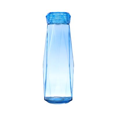 China Sustainable Borosilicate Glass Custom Colored Drinking Water Bottle With Cover for sale