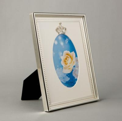 China Silver Plated Souvenir Wedding Crown Gift Collection Stainless Steel Material Picture Frames Photo Frame for sale