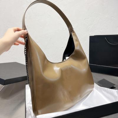 China Lady Luxury Brand Temperament 2022 New Fashion Soft Leather Women's Bag Hand-held Soft Shoulder Bag for sale