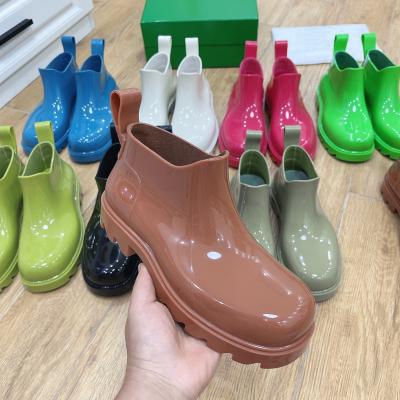 China Usb Short Designer High Top Women's Boots Version Women's Shoes Sports Shoes Boots for sale