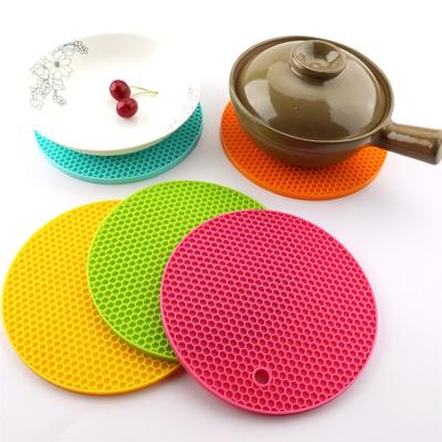 China Viable Non-slip Drink Cup Coasters Logo Pot Holder Table Place Mat Kitchen Accessories Around Silicone Heat Resistant Mat for sale