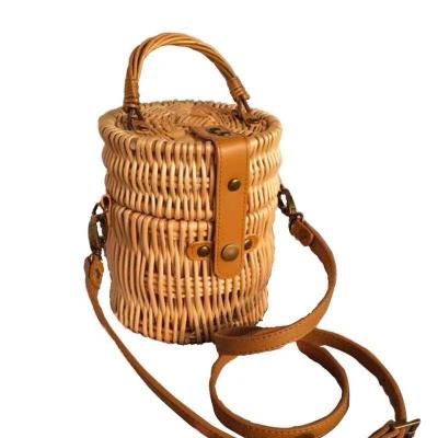 China Fashion \ Factory Shell Summer Beach Comfortable Handbags Woven Rattan Bag \ Durable Round Straw Shoulder Bag Women Handmade Bags for sale