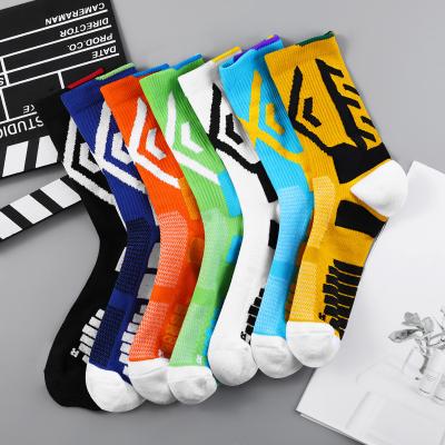 China QUICK DRY Sock Mens Cotton Sports Socks Fashion Hit Color Men's Shock Absorption Basketball Socks for sale