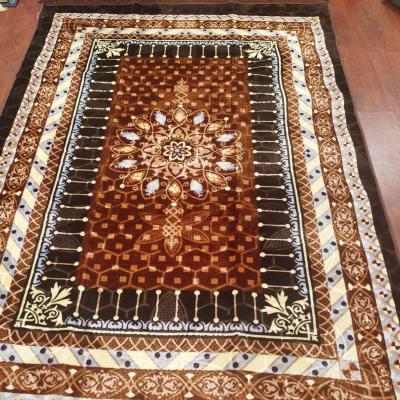 China Washable Floor Bedroom Rug Embossed Foldable Prayer Mat Soft Raschel Muslim Mink Pray Mat for sale