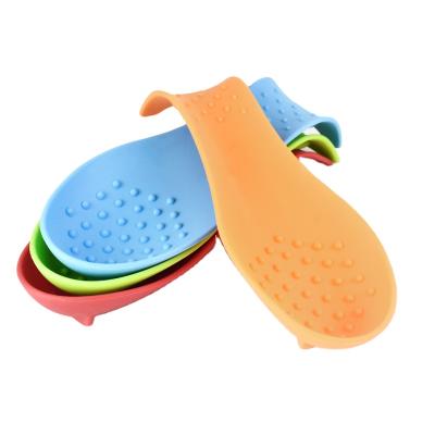 China Viable Wholesale Food Grade Kitchen Spoon Holder Non-Stick Almond Shaped Silicone Spoon Holder for sale