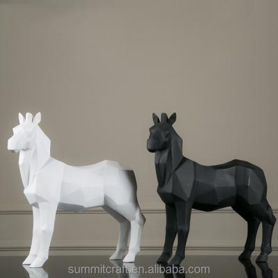 China Modern Black And White Europe Figurine Resin Craft Origami Resin White Horse Statue for sale