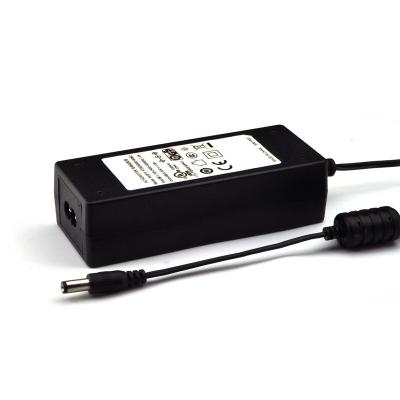 Chine Adaptateur d'alimentation CC à C.A. de protection de court-circuit 100V-240VAC 50-60HZ pour l'ordinateur à vendre