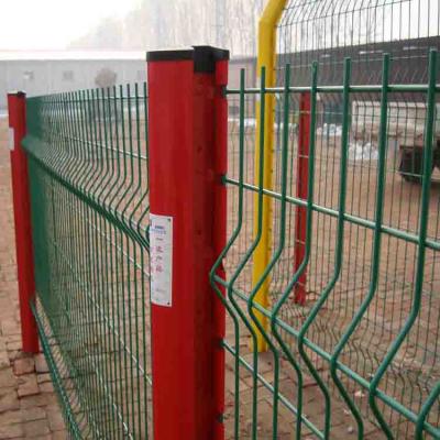 China Easily assembled three bend pvc curved wire mesh fence iron trr garden fence panels factory hot sale for sale