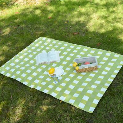 China Outdoor High Temperature Water Washable Grid Water Camping Style Printed Foldable Picnic Mat Patio Custom 140*200cm Tablecloth for sale