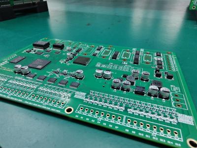 Chine Circuit de détection d'or PCB multicouche avec écran de soie blanc et finition de surface HASL à vendre