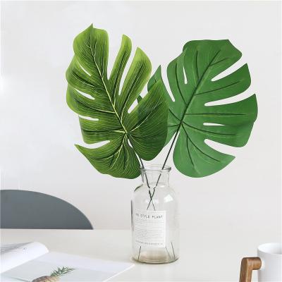 China Plastic Part Supplies Aartificial Tropical Leaves Palm Leaf Artificial For Table Decorations Mats Leaf Decoration for sale