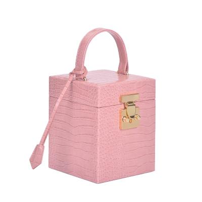 China Factory Promotion Cosmetic Box Lizard Pattern Lockable Leather Handle Cosmetic Portable Travel Box Can Be Gift In Valentine's Day for sale