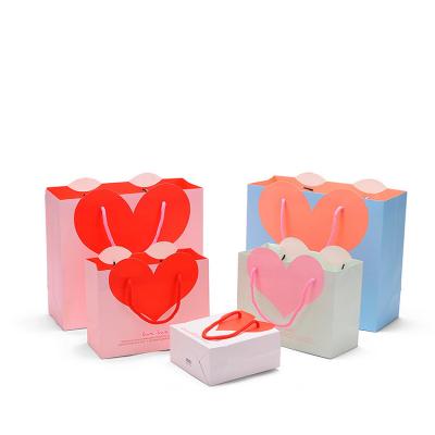 China New Recyclable Fashion Design Wedding Gift Paper Bags With Ribbon Handle for sale