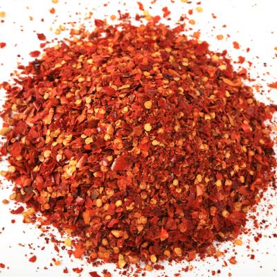 China Dry hot spicy flavor dried red chilli crushed chili flakes for sale