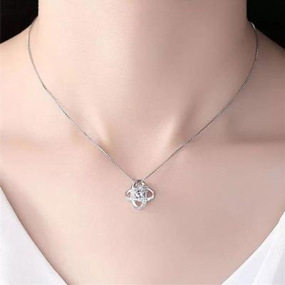 China FASHIONABLE Classic Torque Clover Leaf Couple Necklace Dropshipping Jewelry Necklace Designer Accessory Pendants Four Chain Pendant for sale