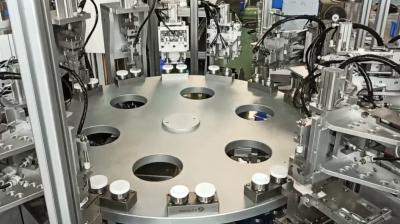 China Máquina de parafusagem automática completa de tampa de garrafa com sistema de controlo PLC à venda