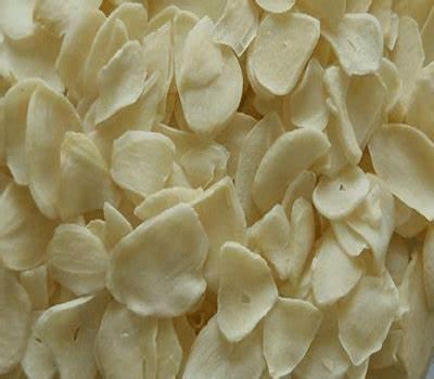 China Dried Garlic Flakes Dried Dehydrated Garlic Hot Grade Garlic for sale