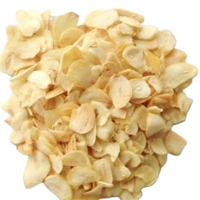 China Dried dehydrated cloves of garlic flakes four to six of dried garlic flakes for sale