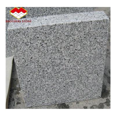 China Tall and elegant. It is an ideal kind of decorative stone. Popular Silver Gray Granite 1200mm x 300mm Steps for sale