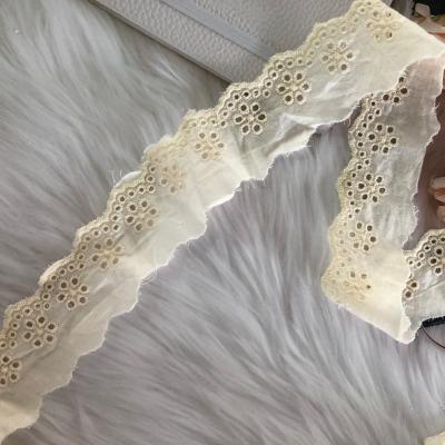 China Trim 100% White 4.5CM Water Soluble Raw Cotton Flower Chicken Embroidery Lace For Clothes Decoration for sale