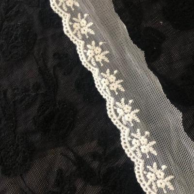 China Single 5 Cm Width Water Soluble Waved 100% Cotton Embroidery Lace Trim With Mesh For Garments for sale