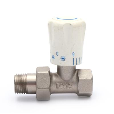 China Custom Hotel Standard ISO228 Plastic Handwheel Thermostat Nickel Plated Forged Brass Radiator Valves for sale