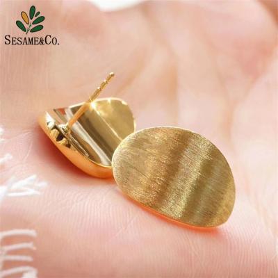 China Fashionable Custom Wholesale 2022 Women Shape Ring Jewelery Shiny Round Shaped Ear Stud Earrings Gold Plated Accessories for sale