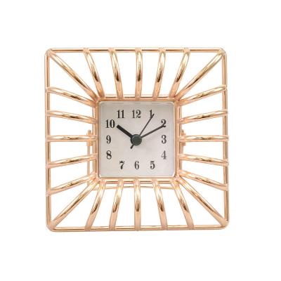 China Luxury Bedroon Clock Living Room Clock Rustic Hot Sale Decoration Quartz Clock Light for sale