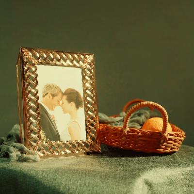 China Decorative Elegant Spotless Desktop Photo Frame Standing Glass Photo Frame Picture Frame for sale