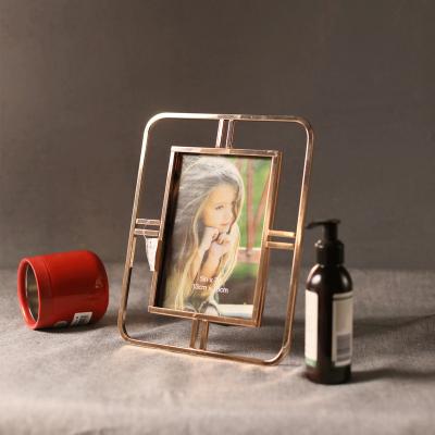 China Wholesale Decorative Elegant Retro Frame Decorative Metal Picture Frame Office Desk Picture Frame for sale