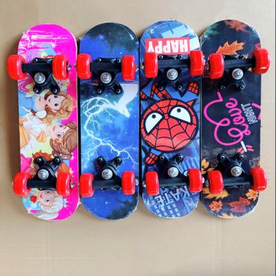 China Good quality child model four wheel skateboard cheap price child 1705 one to one child four skate year board for sale