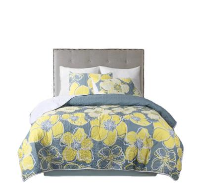 China Nondisposable King Queen Queen Family Use Bedspread Bedding Set Polyester Printing Embossed Design And Style for sale