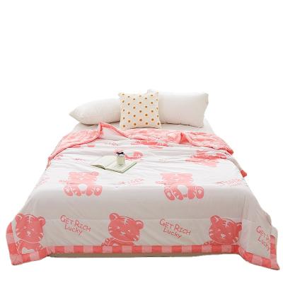 China 2022 New Designs Summer Bedding Comforter Handmade Feeling Soft Wash Silk Cool Feeling Comforter for sale