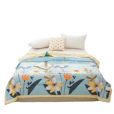 China 2022 New Designs Summer Bedding Comforter Handmade Feeling Soft Wash Silk Cool Feeling Comforter for sale