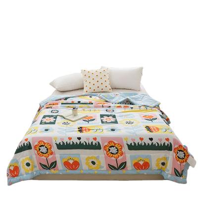 China 2022 New Designs Summer Bedding Comforter Handmade Feeling Soft Wash Silk Cool Feeling Comforter for sale