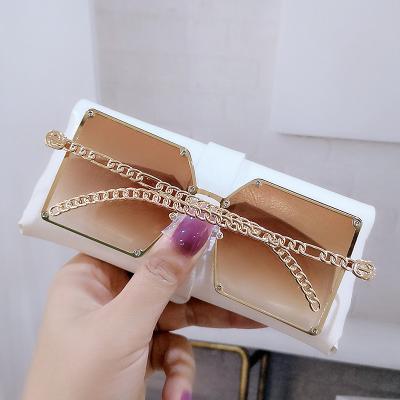 China Fashion Sunglasses 2021 New Fashion Gradient Oversized Sunglasses For Women Vintage Alloy Chain Frame Rivet Square Sun Glass Female Stylish Shades for sale